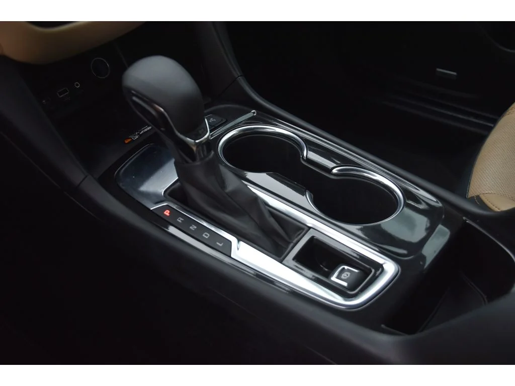 Used 2022 Iridescent Pearl Tricoat Chevrolet Premier image 37