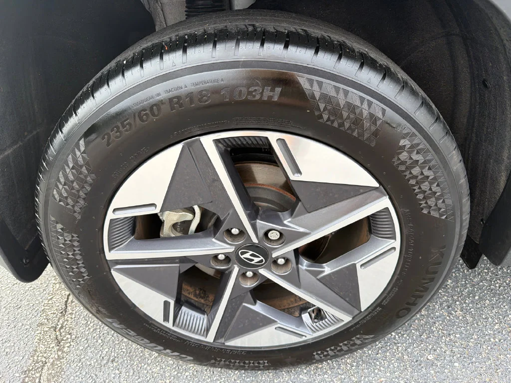 Used 2025 White Hyundai SEL image 17