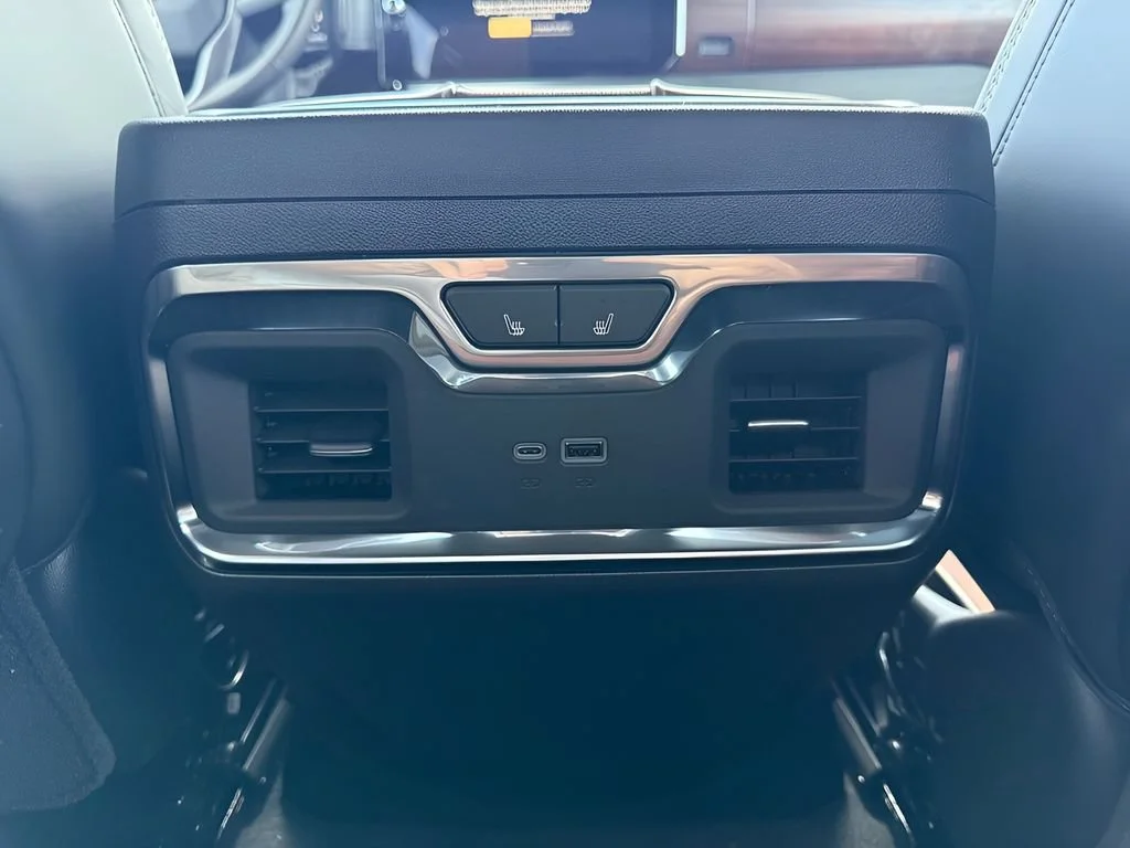 New 2026 Glacier White Tricoat GMC Denali Ultimate image 32