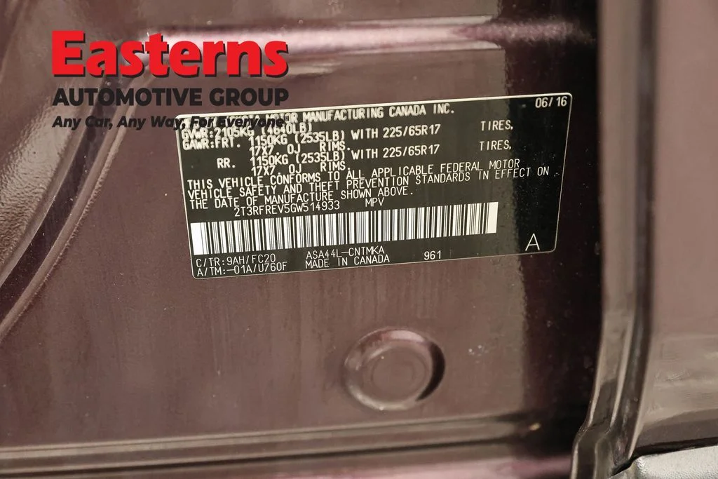 Used 2016 Black Toyota XLE image 37