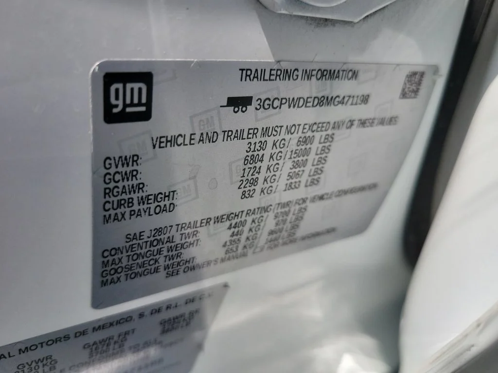 Certified Used 2021 SUMMIT WHITE Chevrolet RST image 33