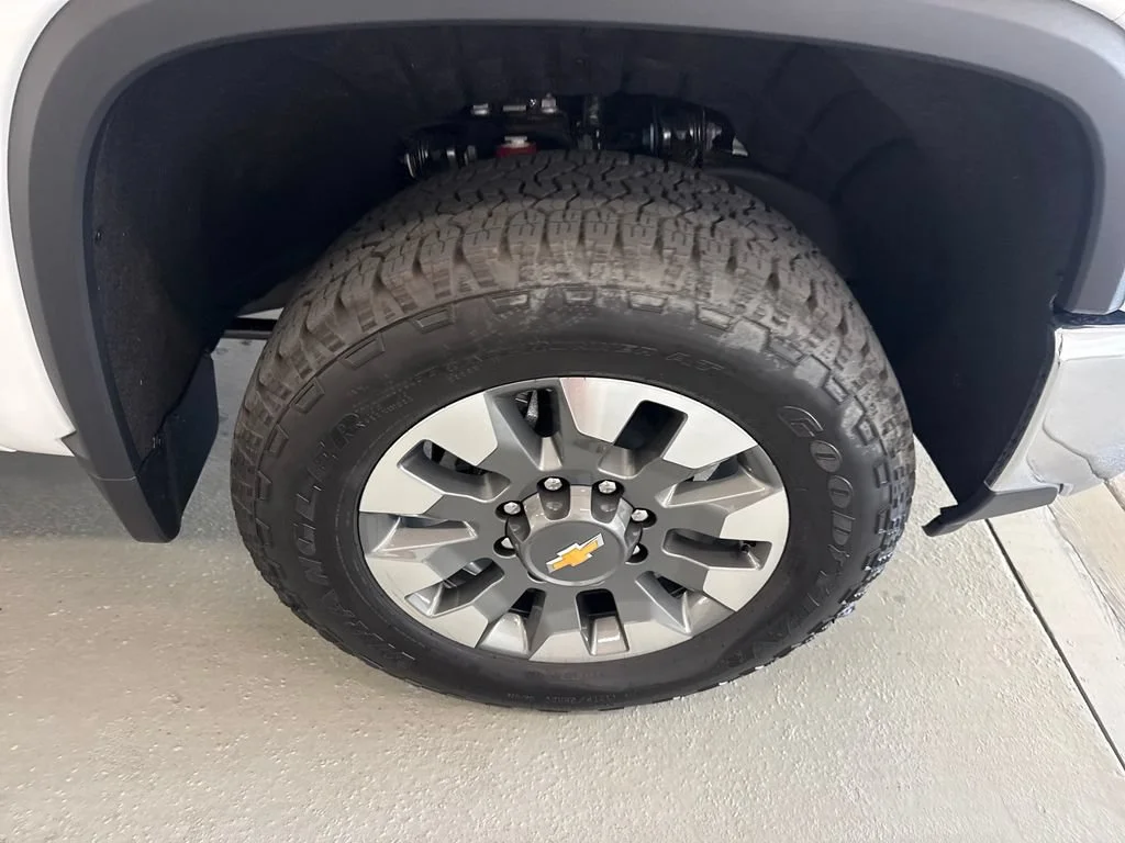 New 2026 Summit White Chevrolet LT image 4