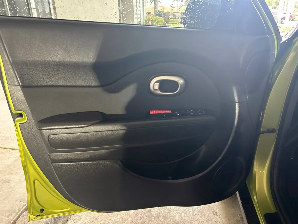 Used 2014 Green Kia Plus image 31