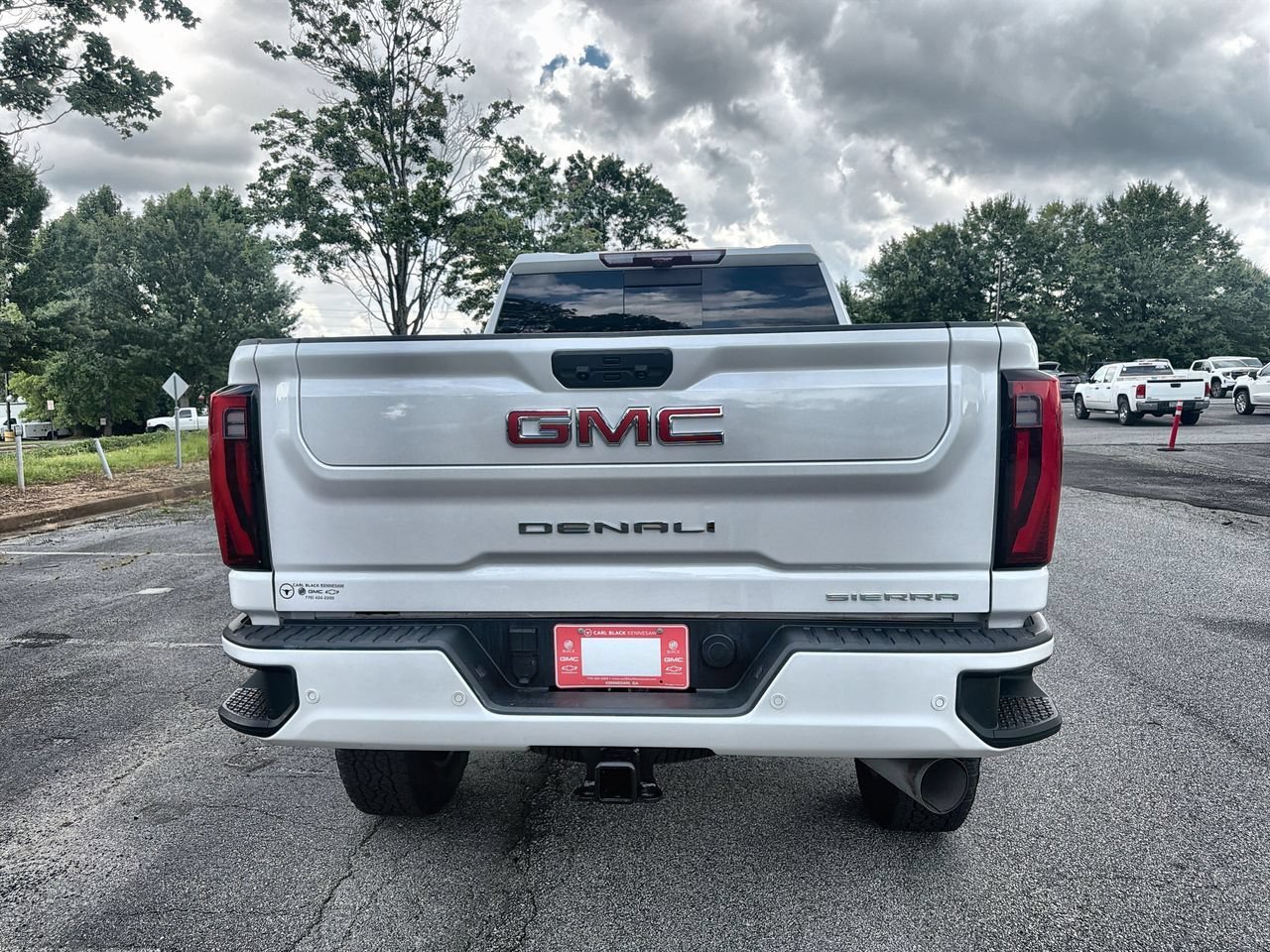 Used 2024 White Frost Tricoat GMC Denali image 7