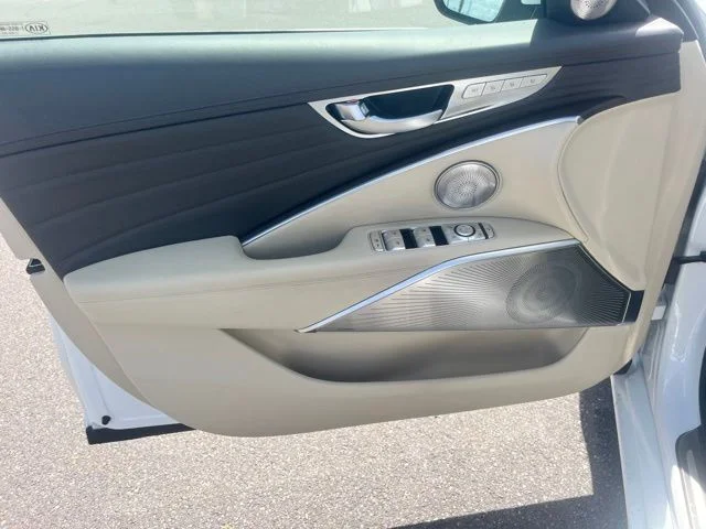 Used 2020 White Kia Luxury image 10