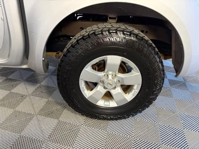 Used 2013 Silver Nissan SV image 33