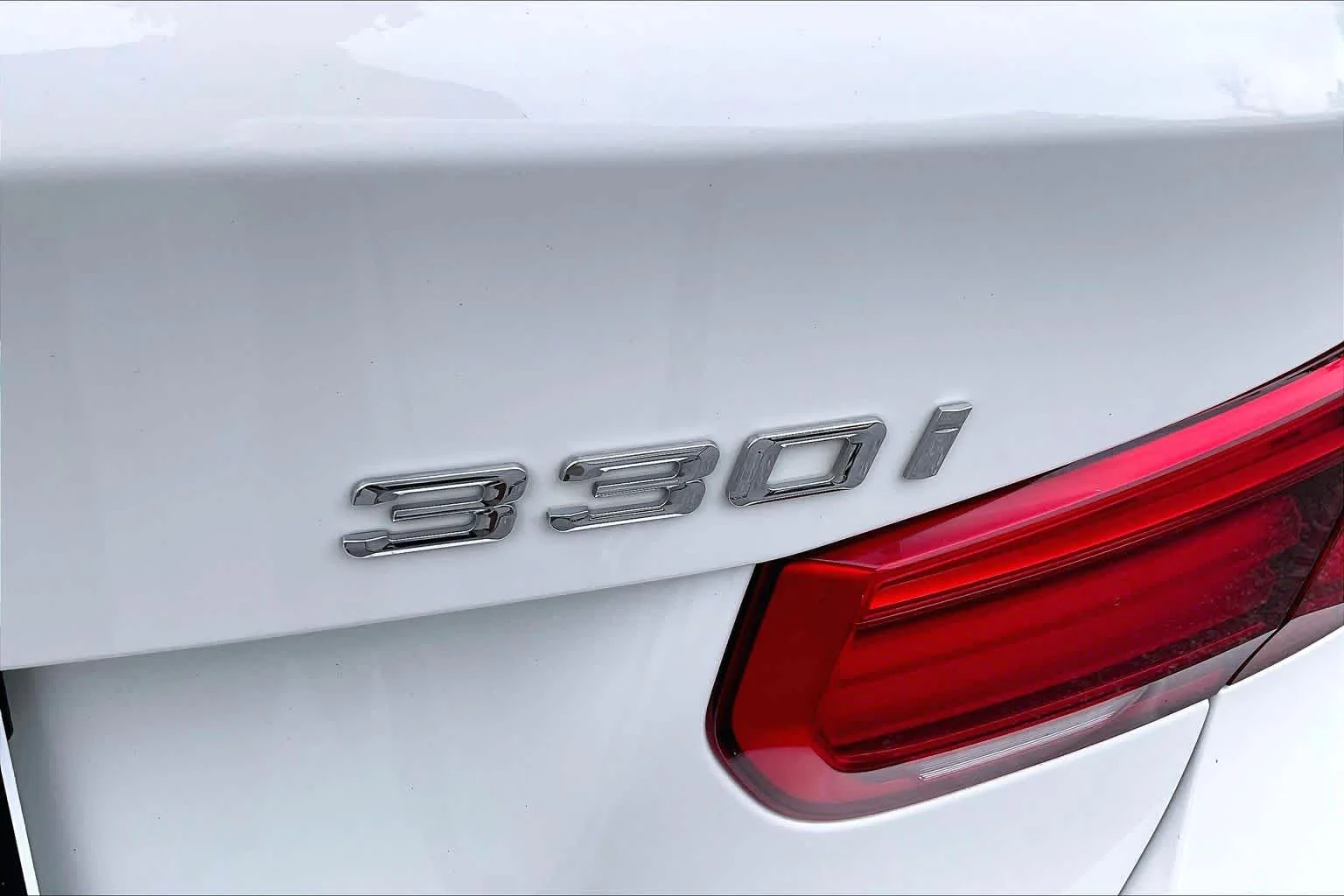 Used 2017 Alpine White BMW 330i xDrive image 32