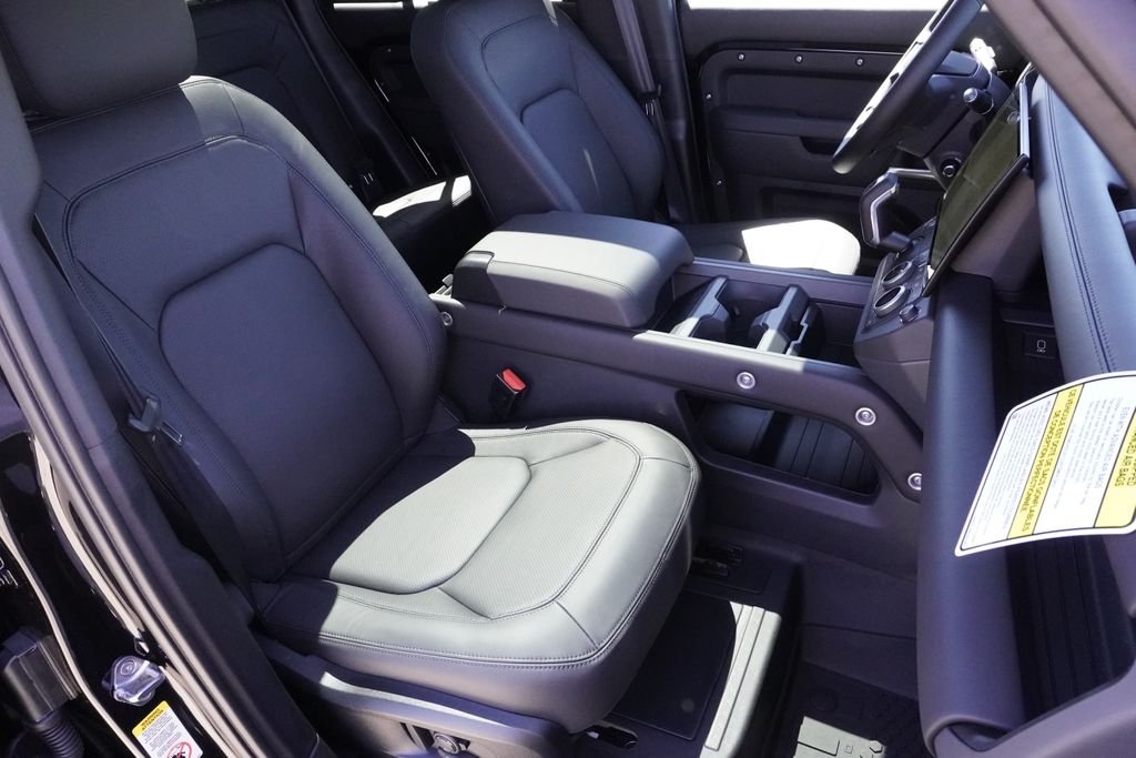 New 2026 Santorini Black Land Rover X-Dynamic SE image 24
