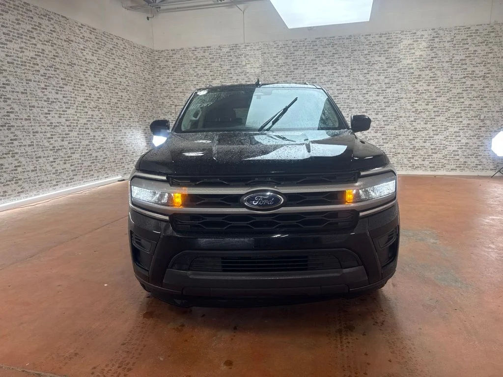 Used 2022 Agate Black Metallic Ford XLT image 2