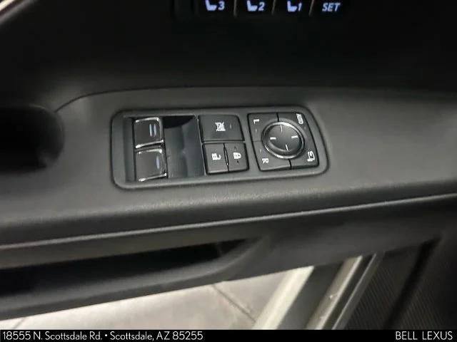 Used 2018 Silver Lexus 500 image 17