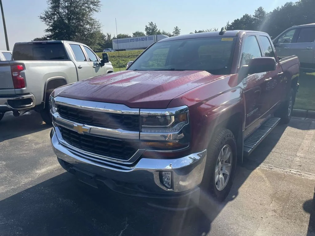 Used 2018 Cajun Red Tintcoat Chevrolet LT image 3