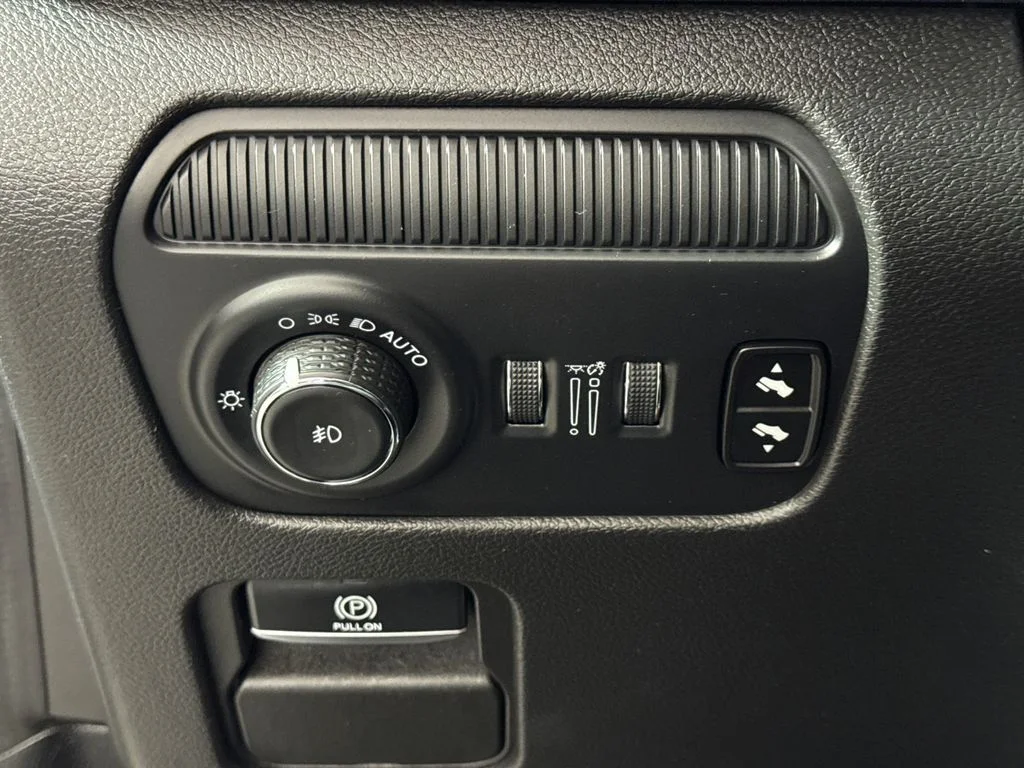 Used 2024 White Jeep Series II image 36