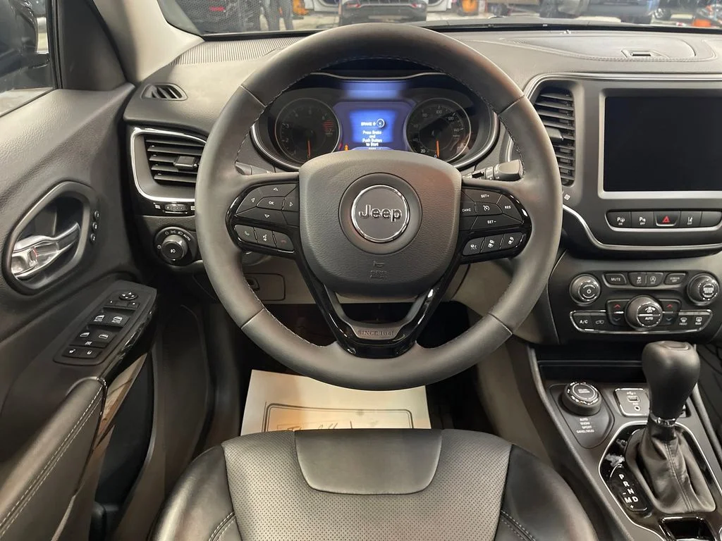 Used 2023 Gray Jeep Altitude image 17