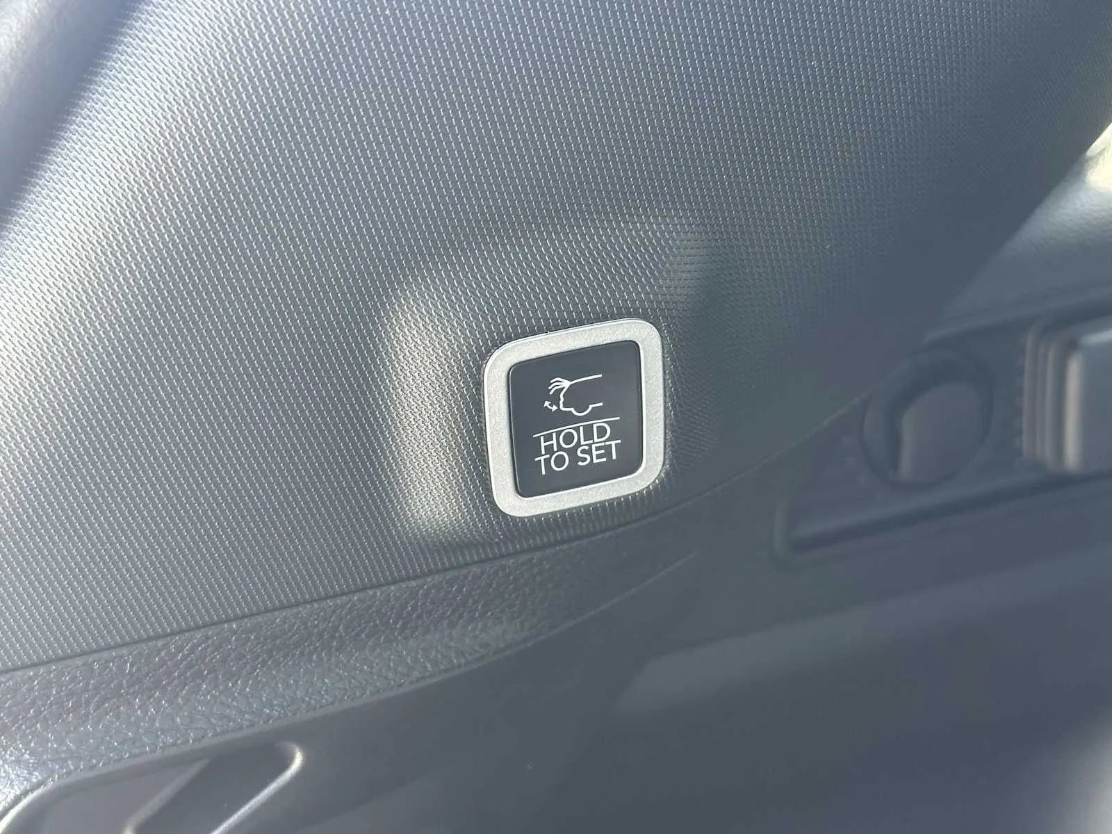 New 2026 Diamond Black Crystal Pearlcoat Jeep Limited image 19
