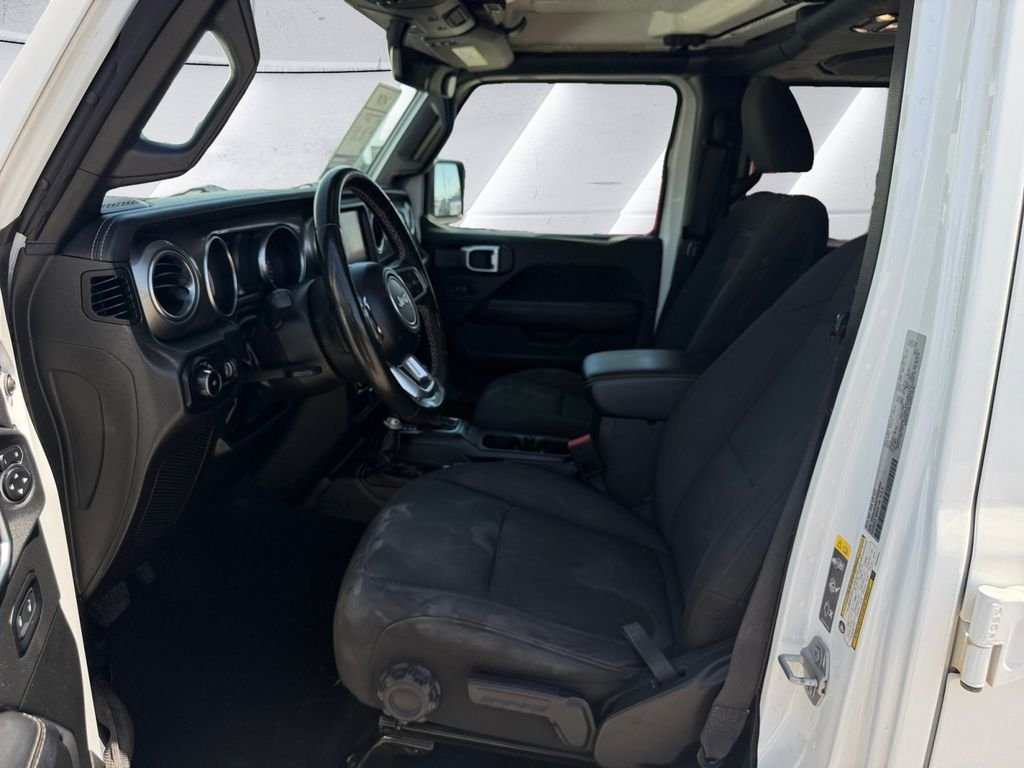 Used 2023 White Jeep Sahara image 7