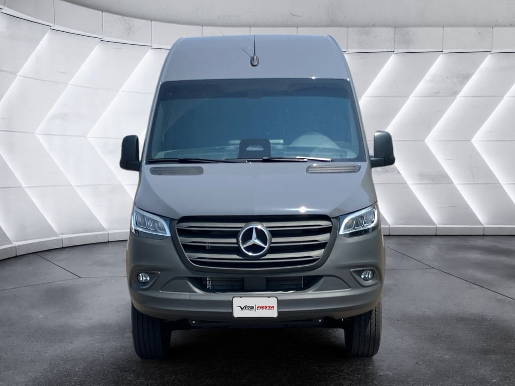 Used 2026  Mercedes-Benz Cargo 144 WB image 2