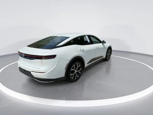 Used 2023 White Toyota XLE image 8