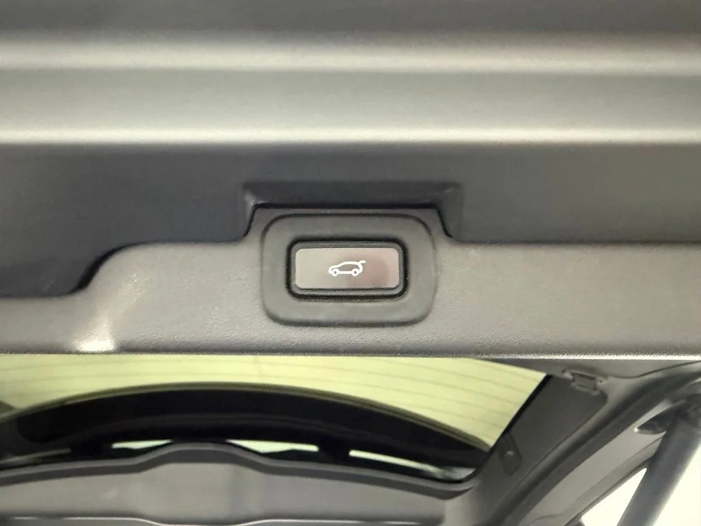 Used 2023  Land Rover S R-Dynamic image 11