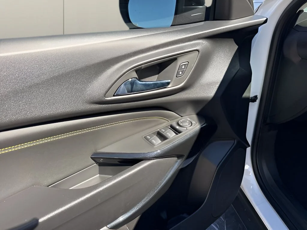 New 2026 Summit White Chevrolet ACTIV image 10
