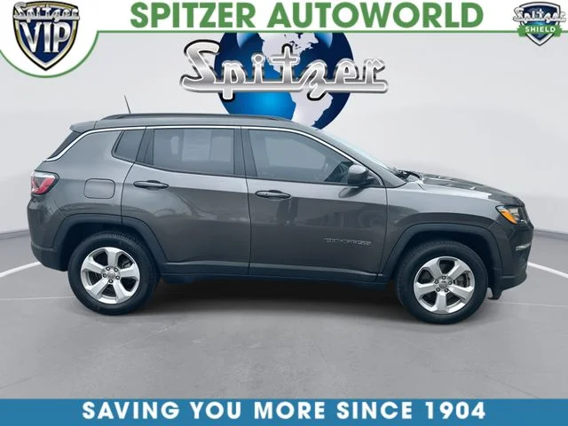 Used 2018 Gray Jeep Latitude image 10