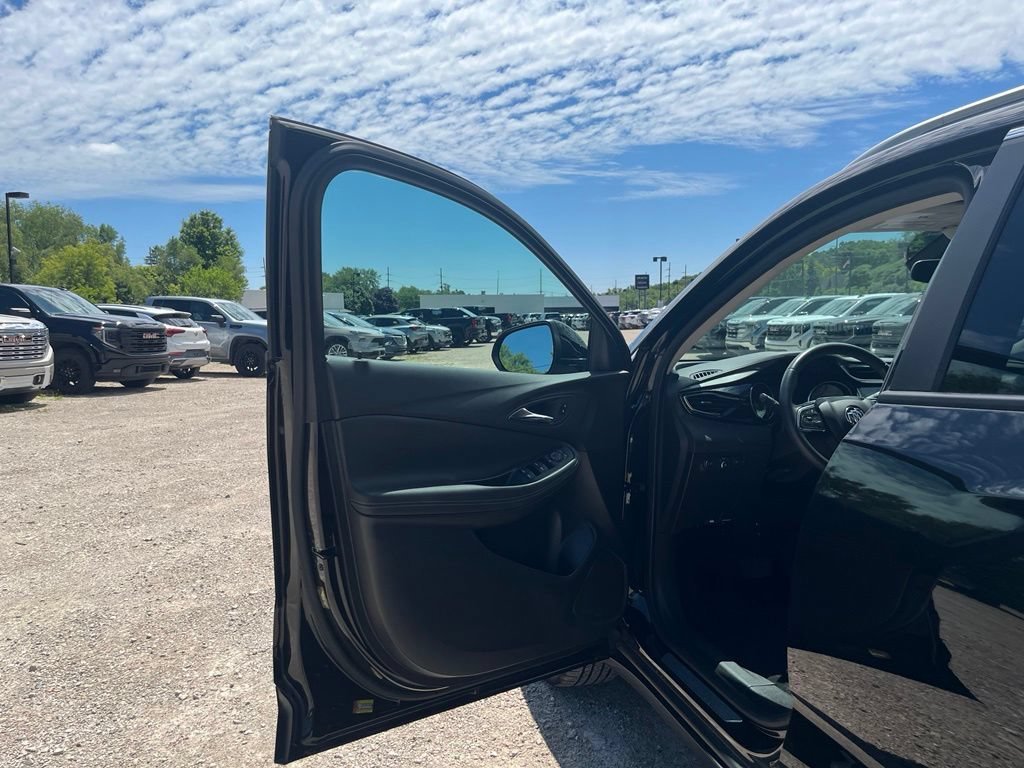 Used 2023 Ebony Twilight Metallic Buick Select image 14