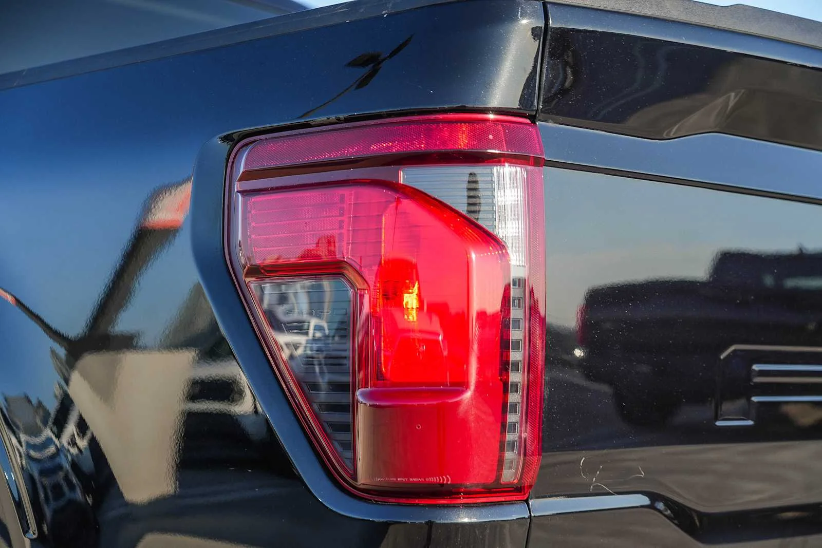 Used 2025 Agate Black Metallic Ford XLT image 8