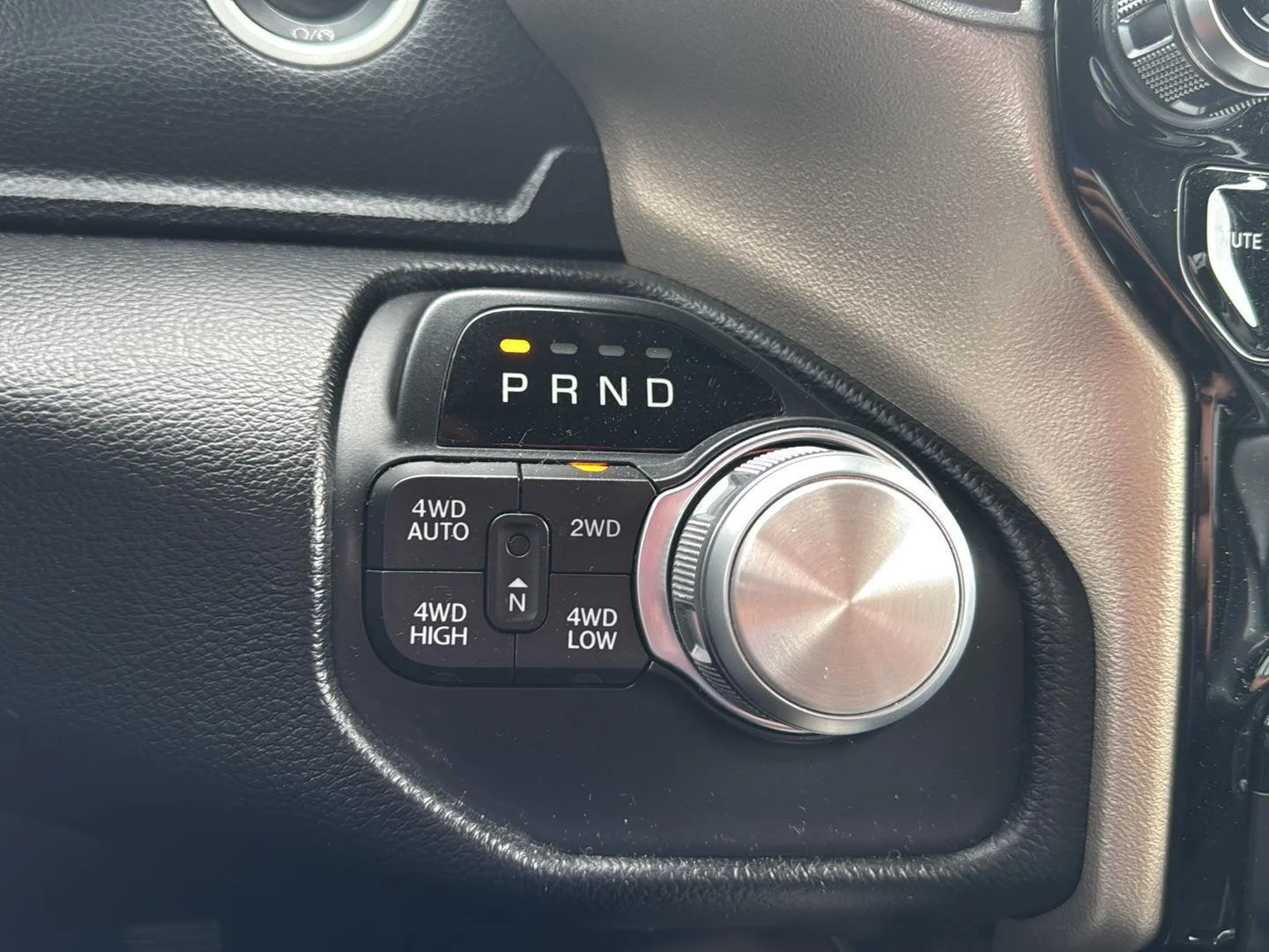 Used 2019 Diamond Black Crystal Pearlcoat Ram Laramie image 15