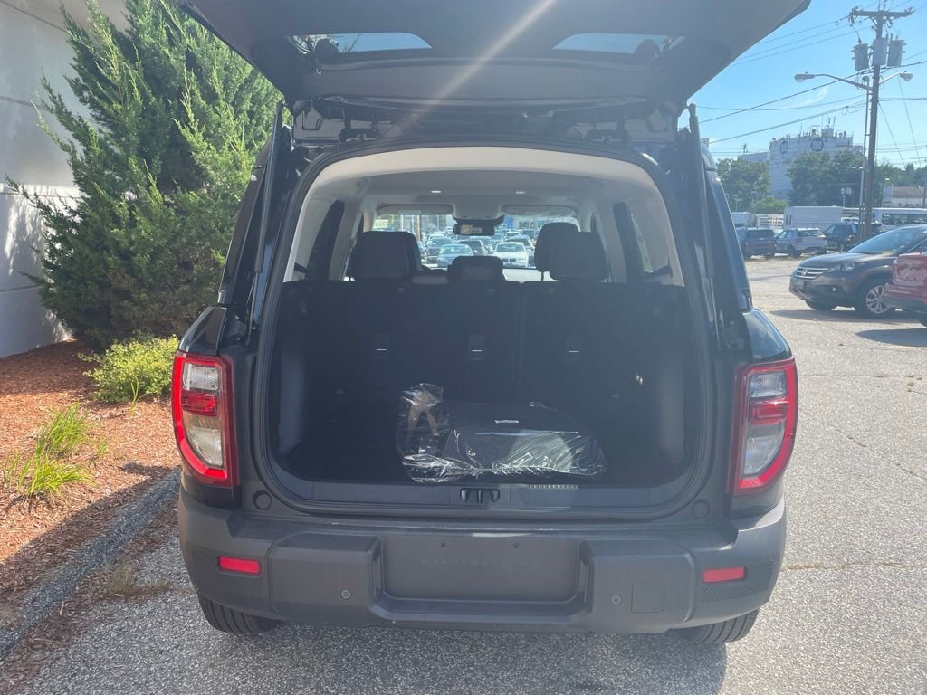 New 2025 Shadow Black Ford Outer Banks® image 12