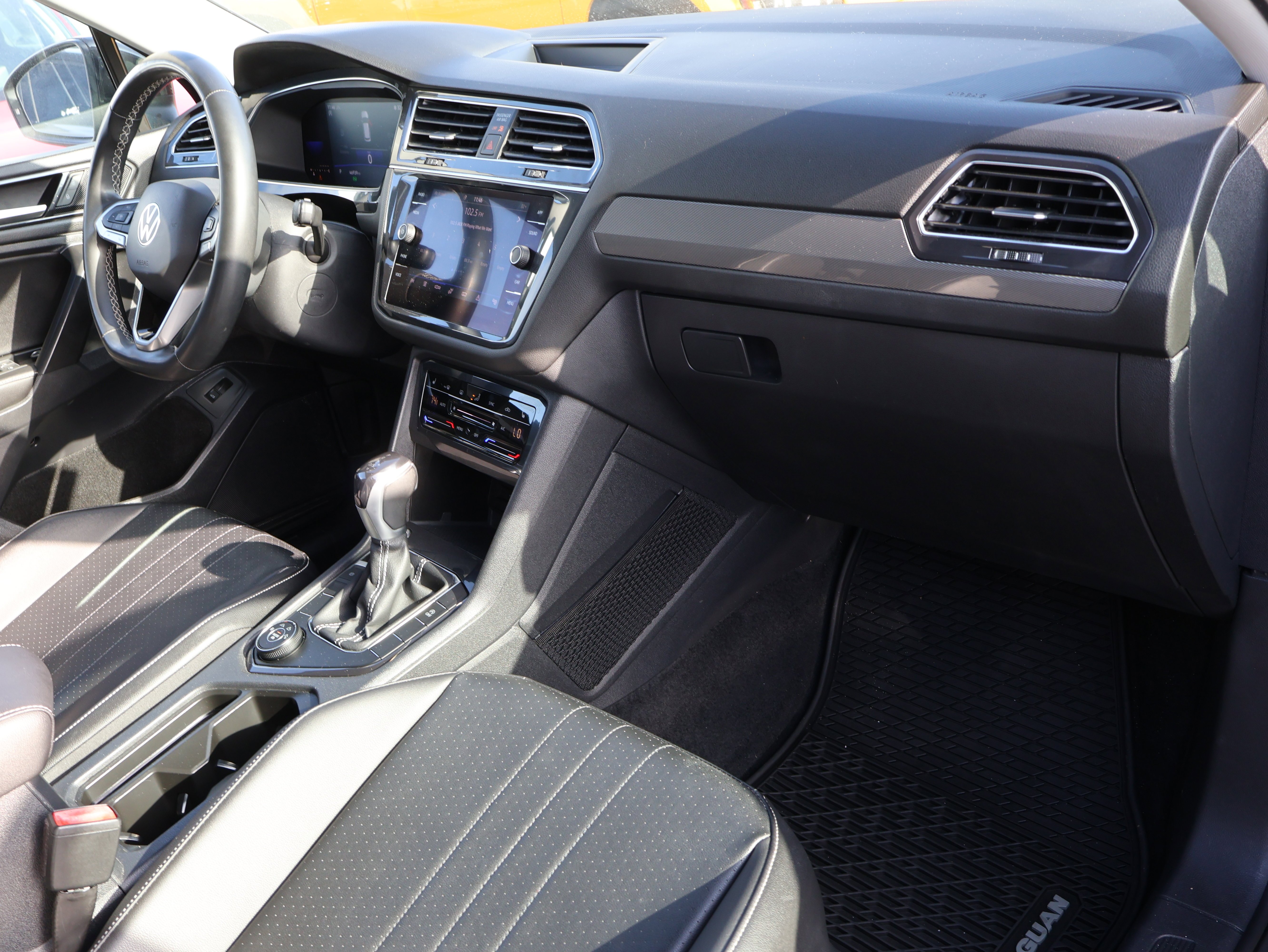 2022 Volkswagen Tiguan SE - Photo 10