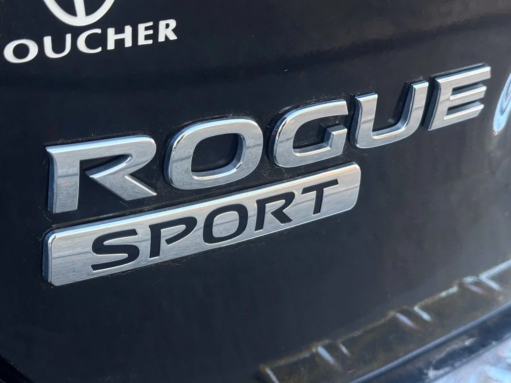 Used 2018 Magnetic Black Nissan S image 6
