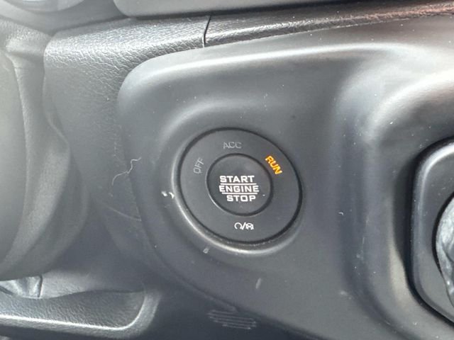 Used 2021  Jeep Sport image 37