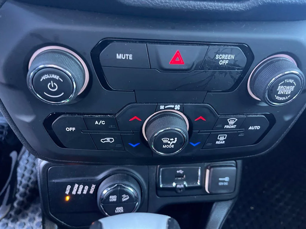 Used 2018 Red Jeep Trailhawk image 16