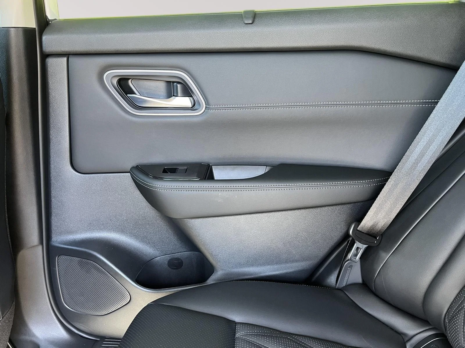 New 2026 Everest White Pearl TriCoat Nissan Platinum image 15