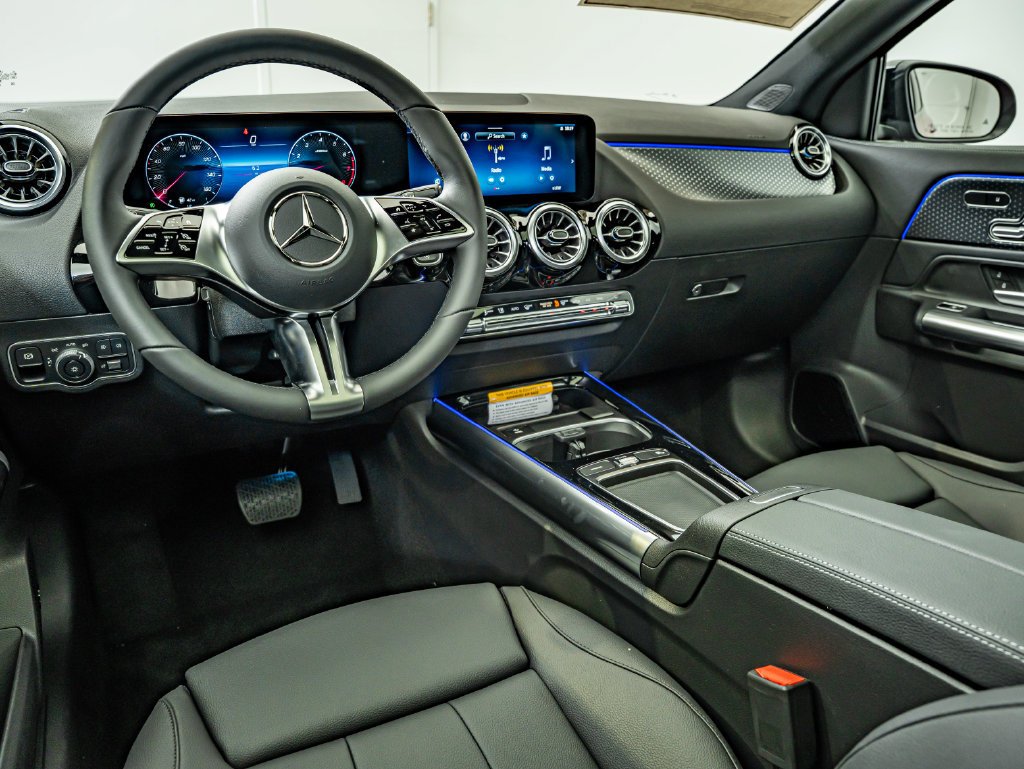 New 2026 MANUFAKTUR Patagonia Red Metallic Mercedes-Benz GLA 250 image 32