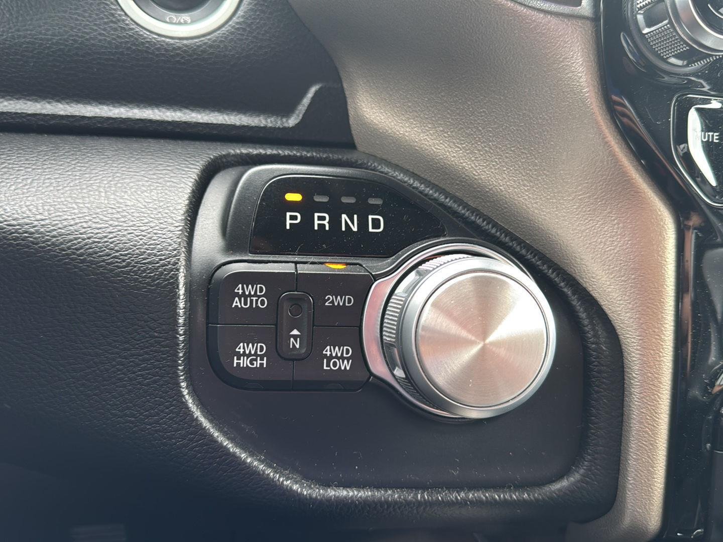 Used 2019 Diamond Black Crystal Pearlcoat Ram Laramie image 15