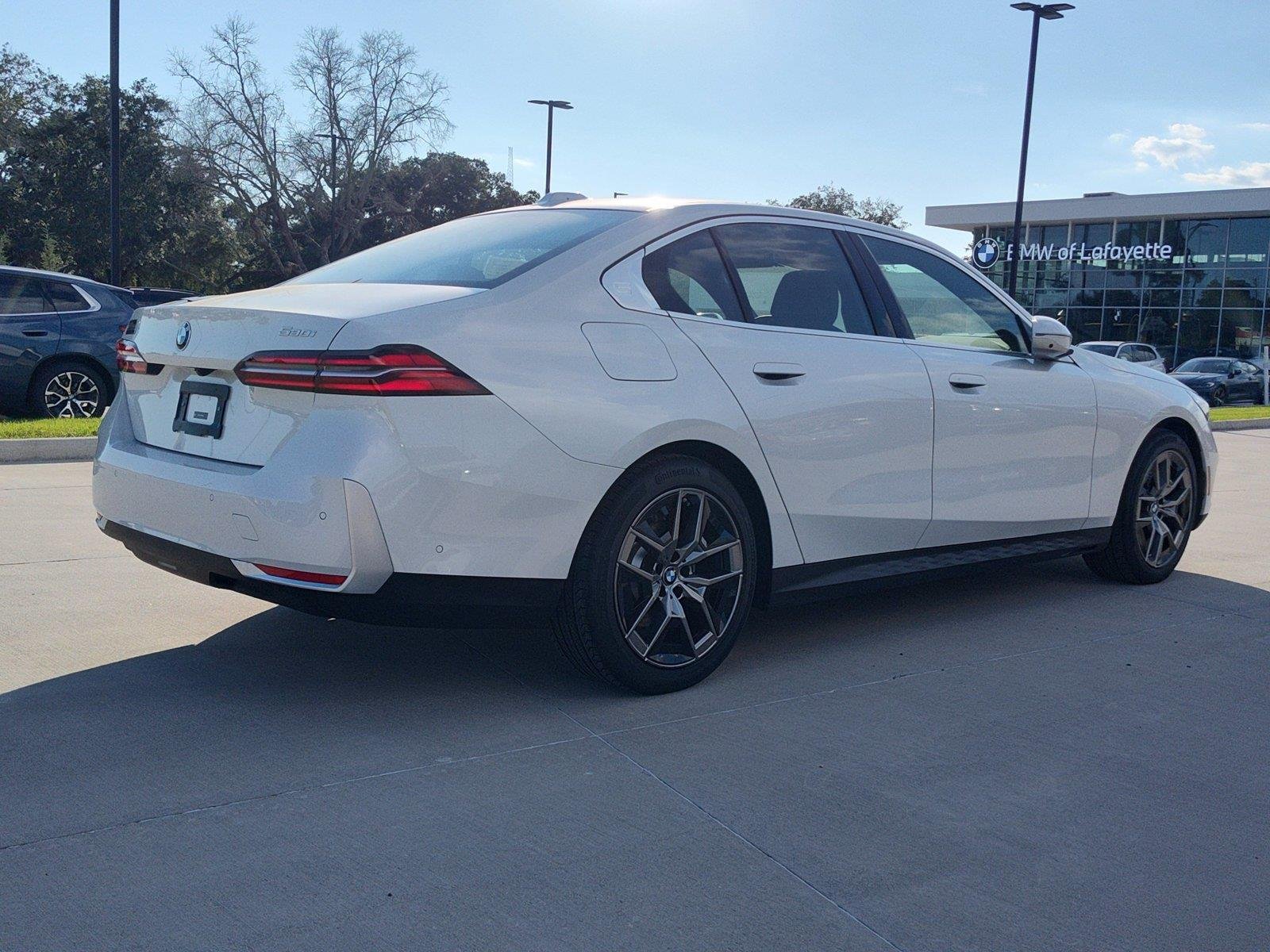 New 2027 Mineral White Metallic BMW 530i image 4