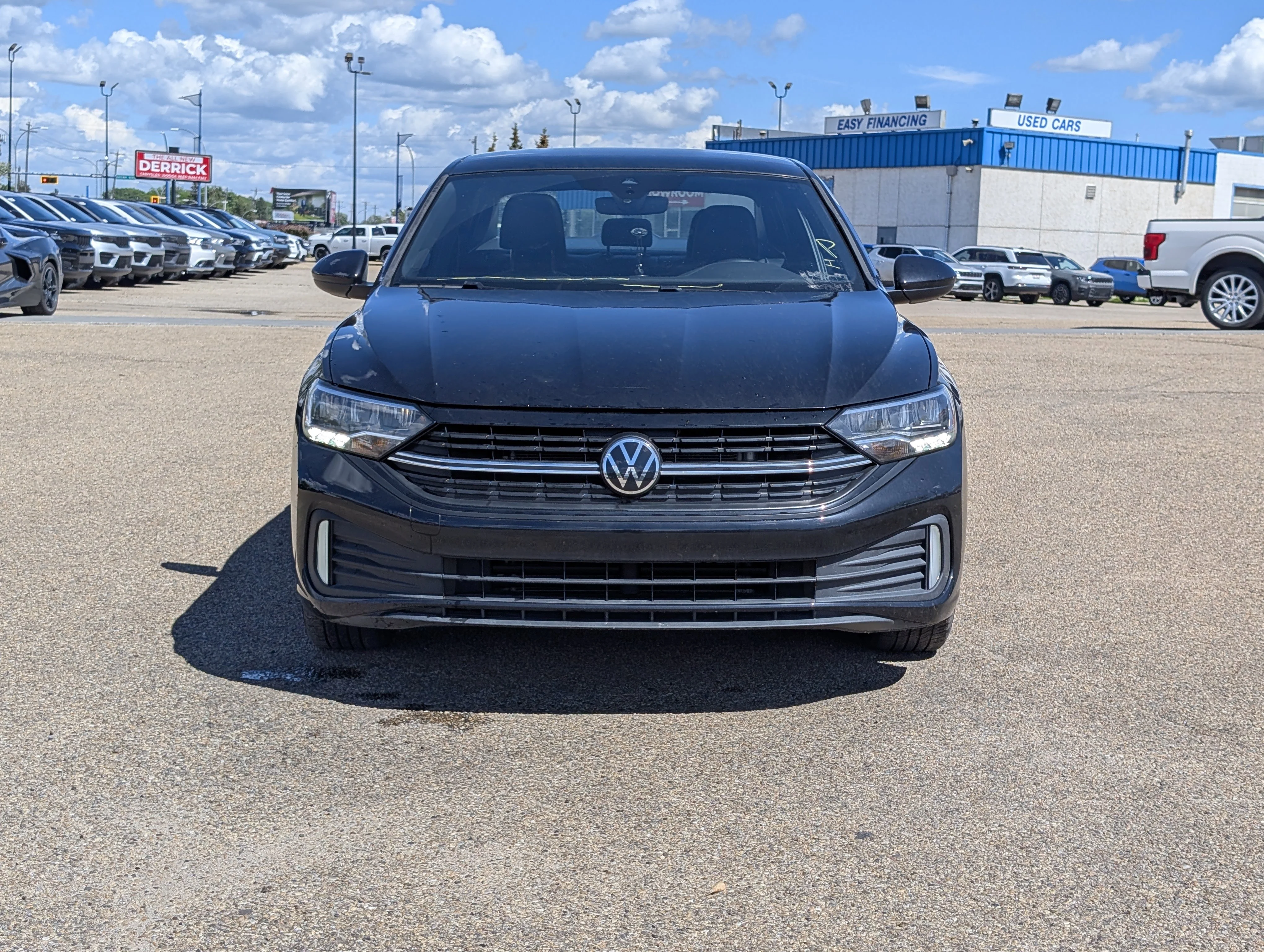 Used 2024 Pure White Volkswagen Comfortline image 9