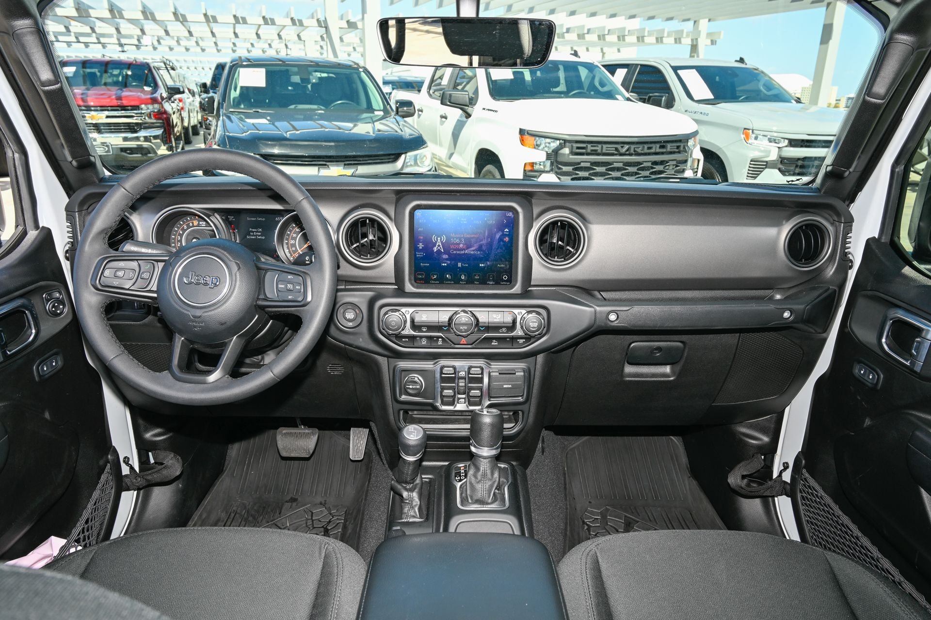 Used 2023 White/off-white Jeep Sport S image 19