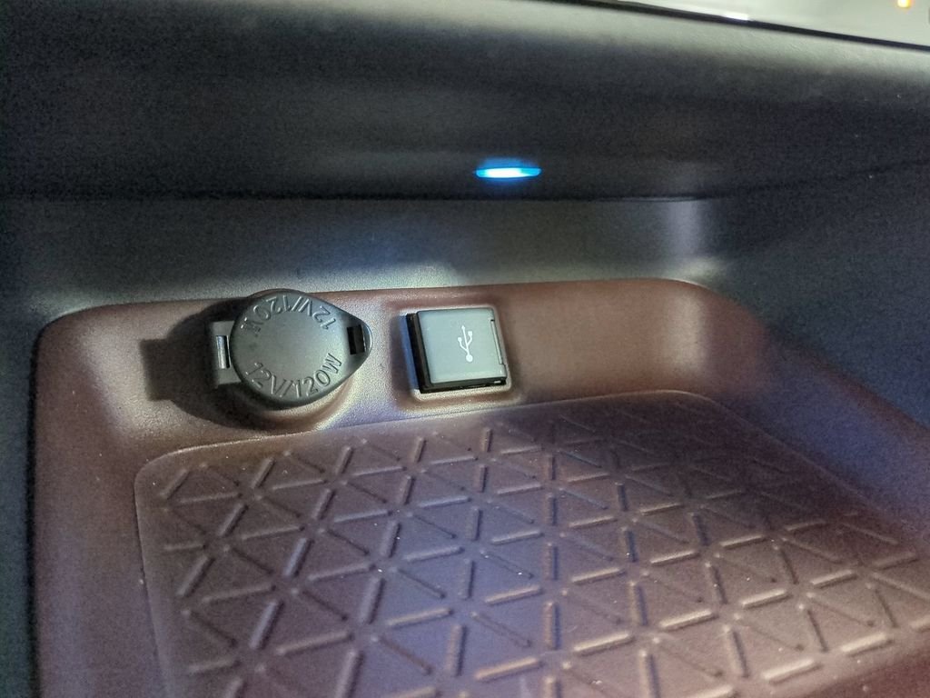 2022 Toyota RAV4 Limited - Photo 27