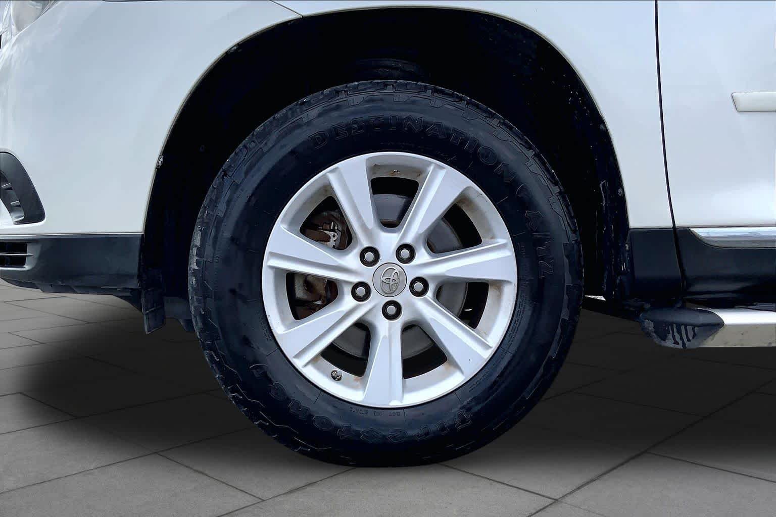 Used 2012 Blizzard Pearl Toyota  image 11