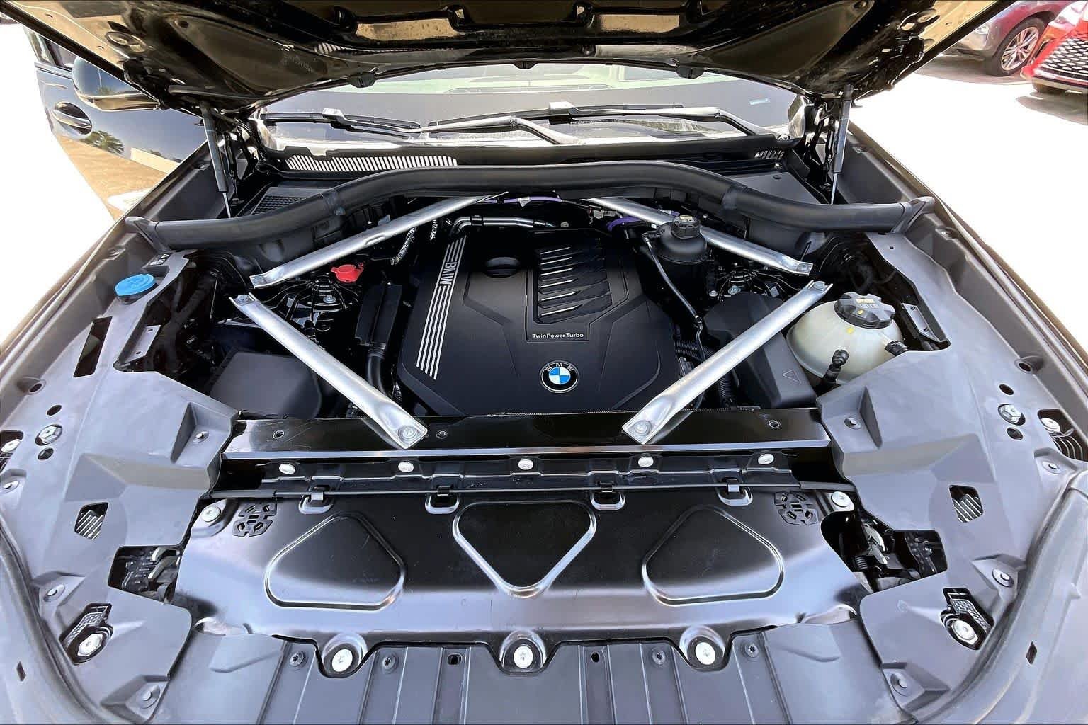 Used 2021 Black Sapphire Metallic BMW sDrive40i image 30