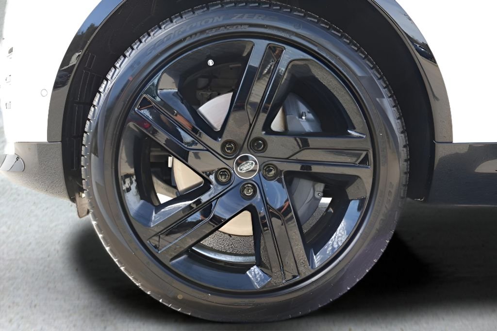 Used 2026 White Land Rover  image 9