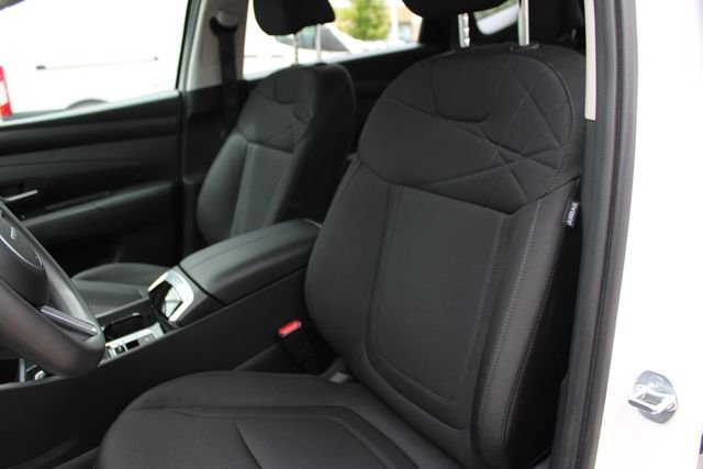 Used 2025 White Pearl Hyundai SE image 17
