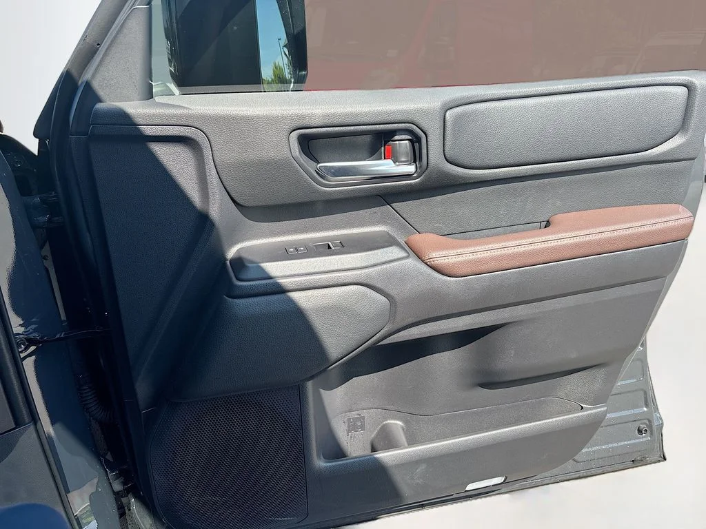 Used 2025  Toyota Base image 21