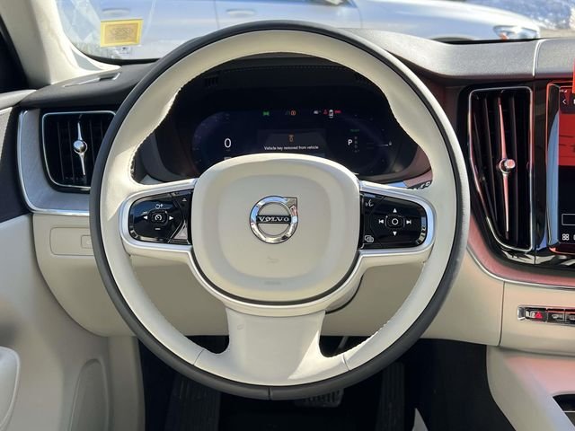 2025 Volvo XC60 Plus - Photo 15