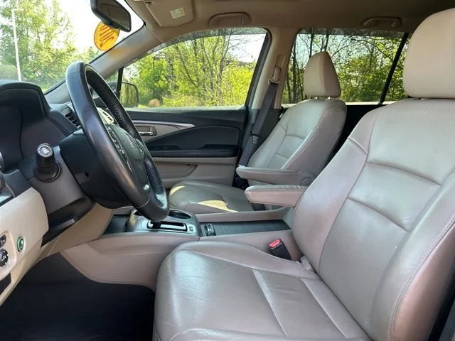 Used 2016  Honda EX-L image 9