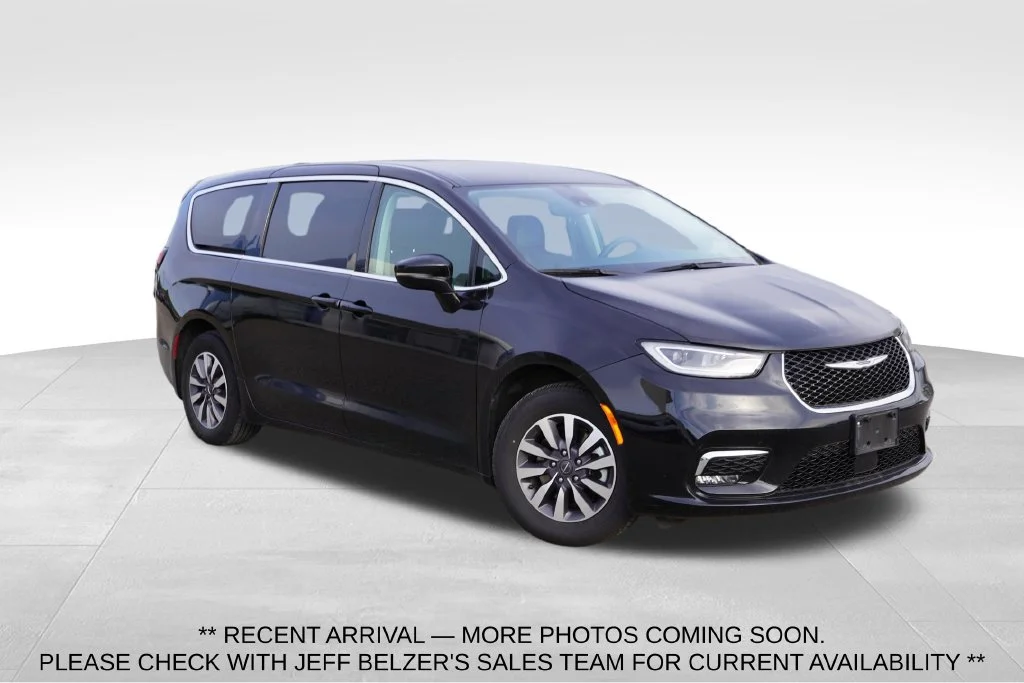 2024 Chrysler Pacifica PHEV Select