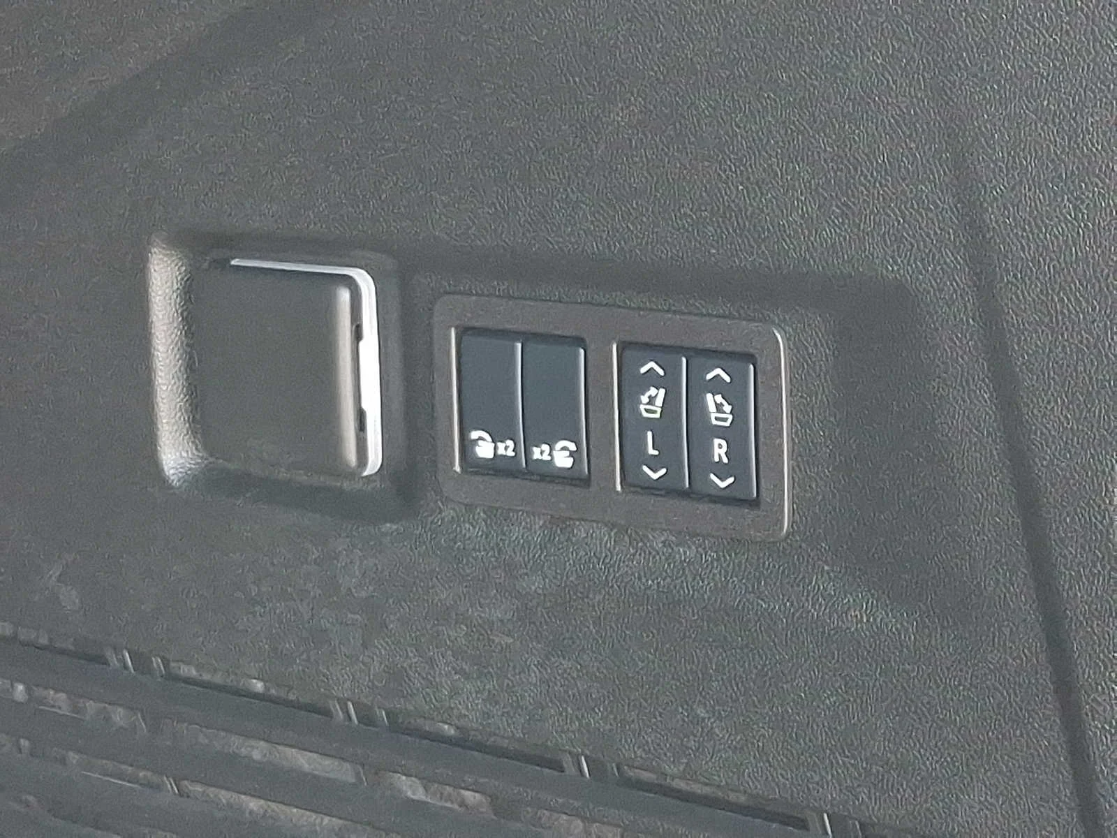Used 2025 Onyx Black GMC Denali Ultimate image 30