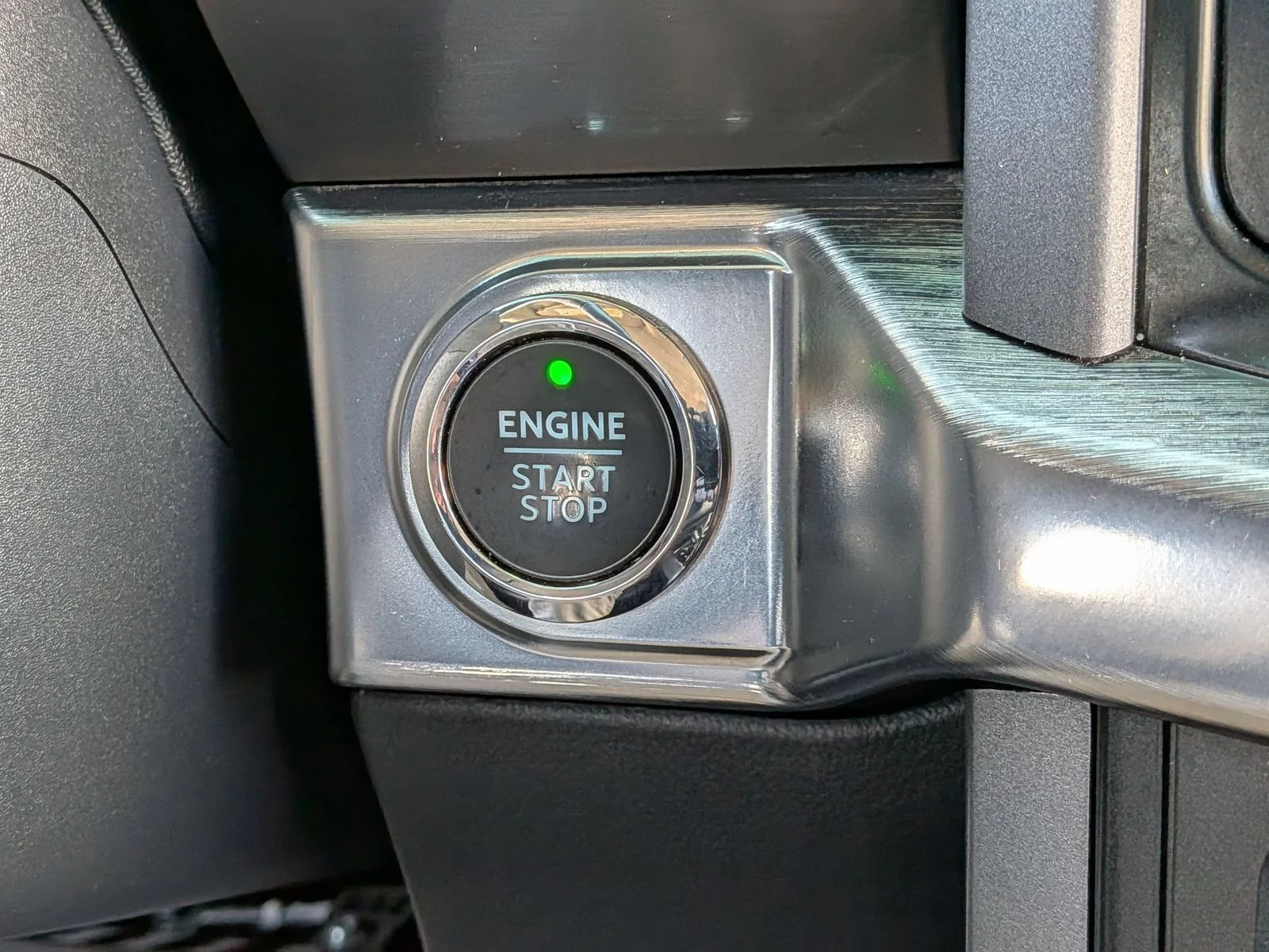 Certified Used 2022 White Metallic Ford Lariat image 17