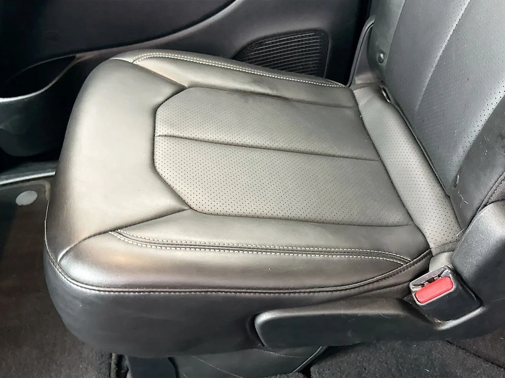 Used 2025 Black Chrysler Select image 28